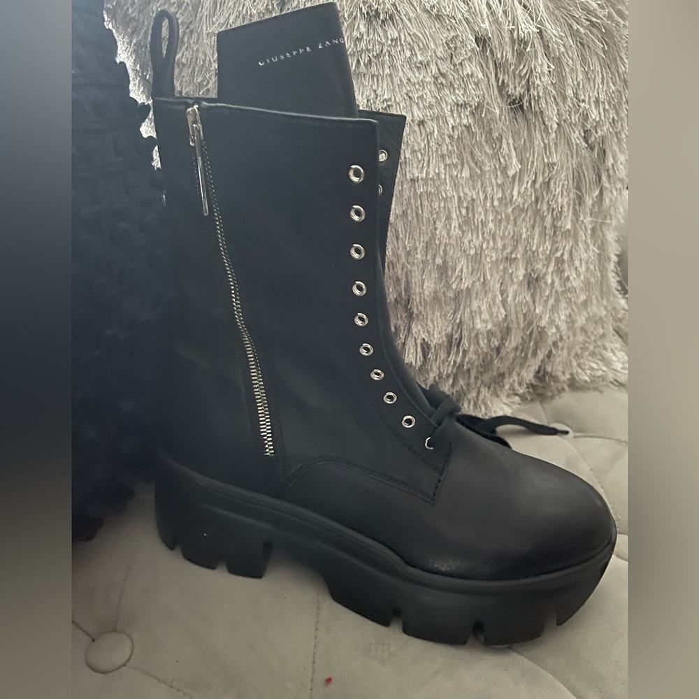 New authentic Giuseppe boots size 10